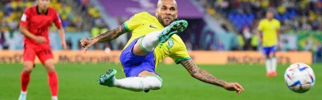 开云网页版-39岁高龄“尚能饭否”？阿尔维斯还能玩出侧勾射门