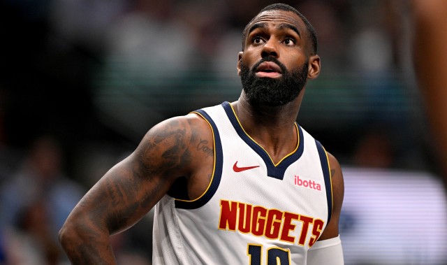 开云下载-打得啥啊！小哈达威半场6中1仅拿2分 无其他任何数据